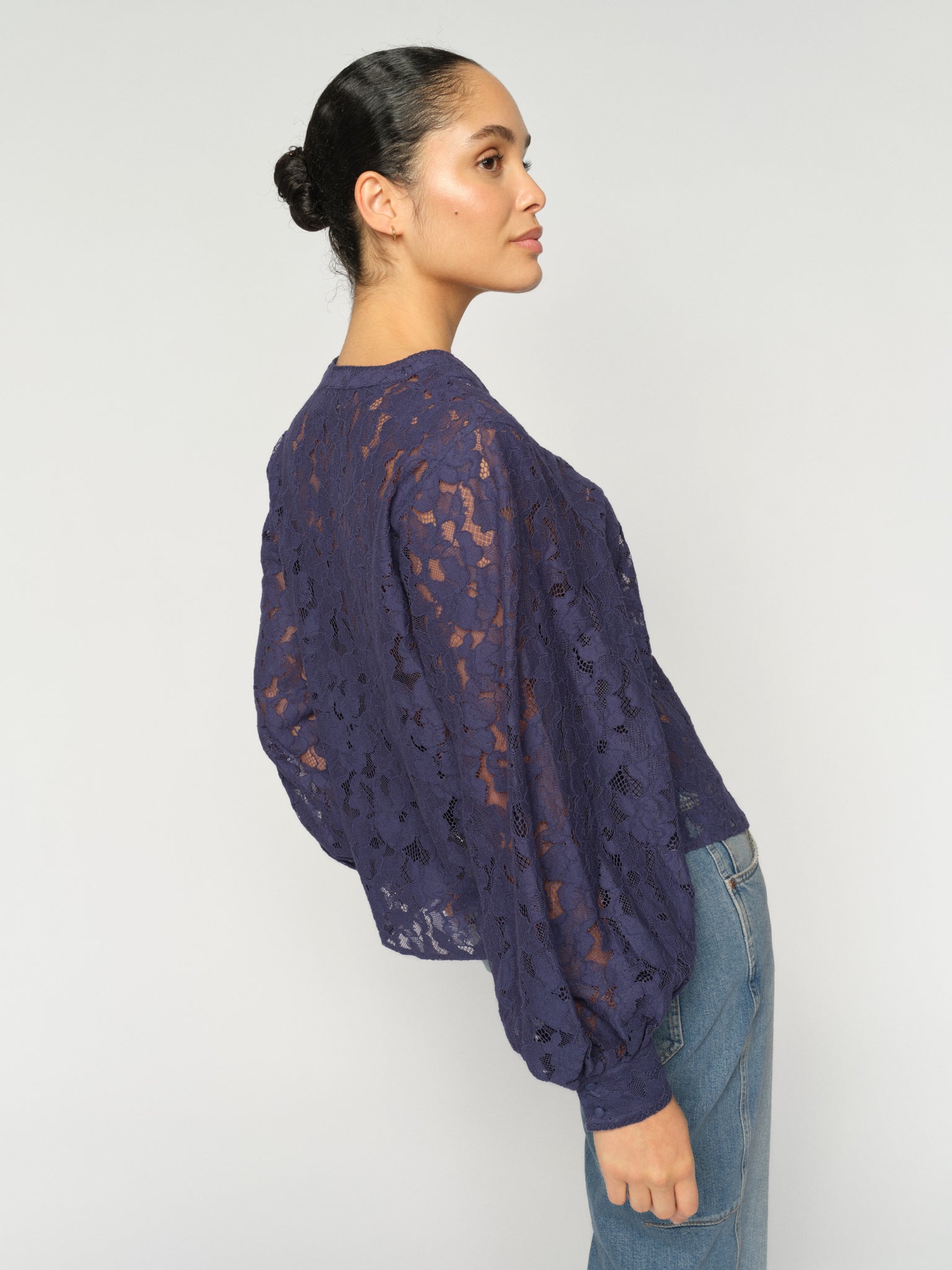 Modelshot / Crown Blue / Detail